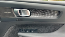 Volvo XC40 2.0 B4P Ultimate Dark 5dr Auto Petrol Estate